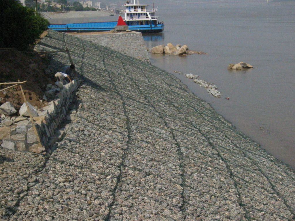 雷諾護墊的生態效應和河道堤坡的防護