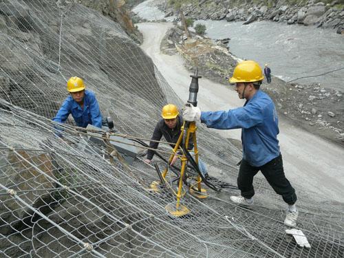 被動邊坡落石防護網的施工要求